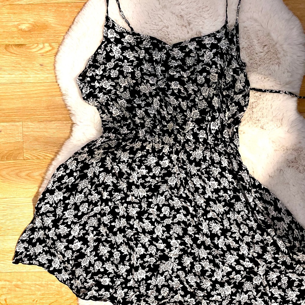 COPY - Black and White Flower Dress 🖤🤍